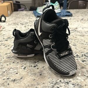 LeBron Witness 7 Basketball Shoes